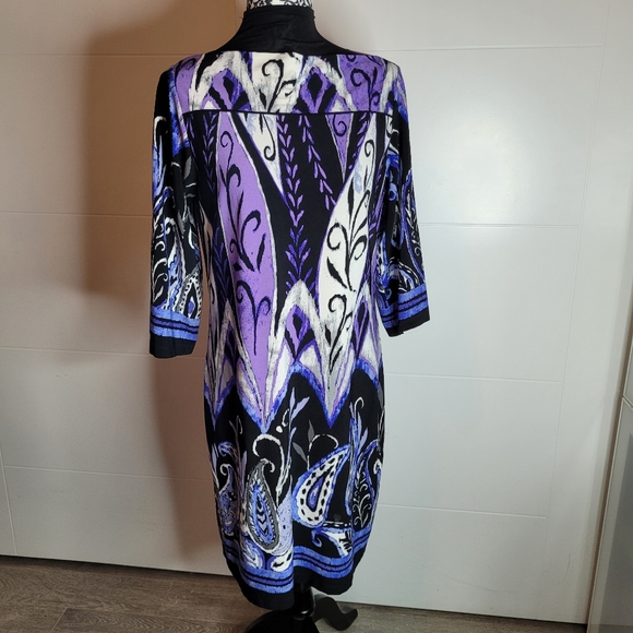 Three quarter sleeved dress - Picture 2 of 16